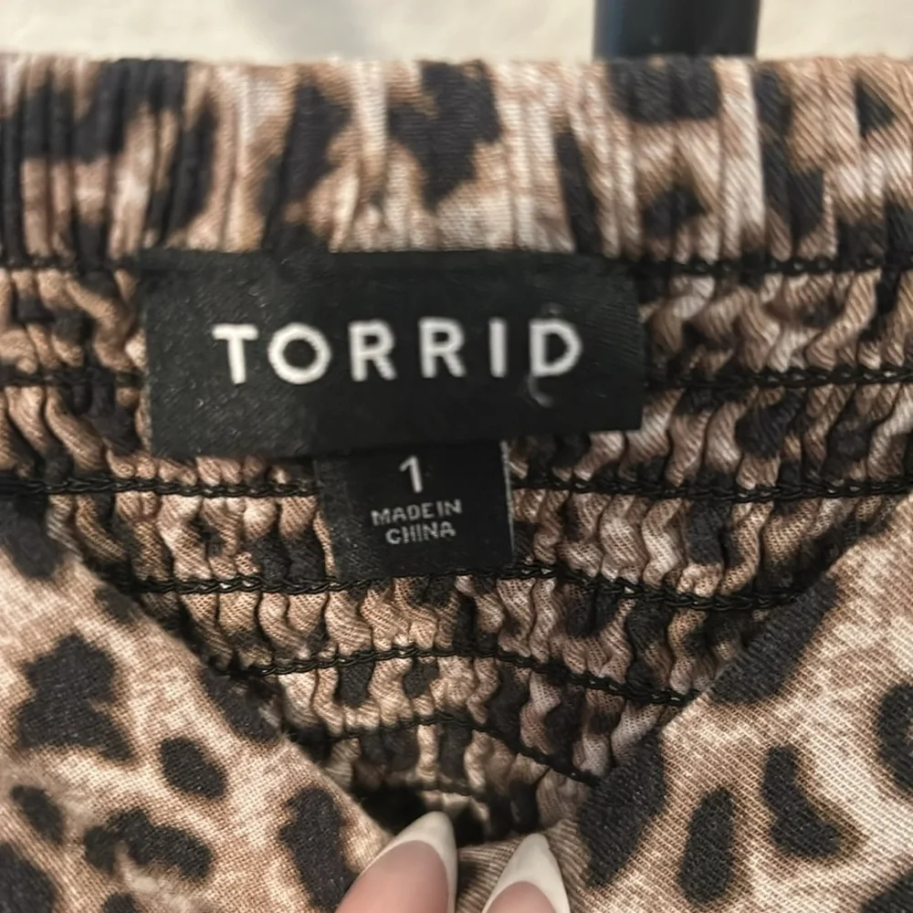 Torrid Animal Print cropped wide leg pant jumper. Size 1x - Picture 2 of 5